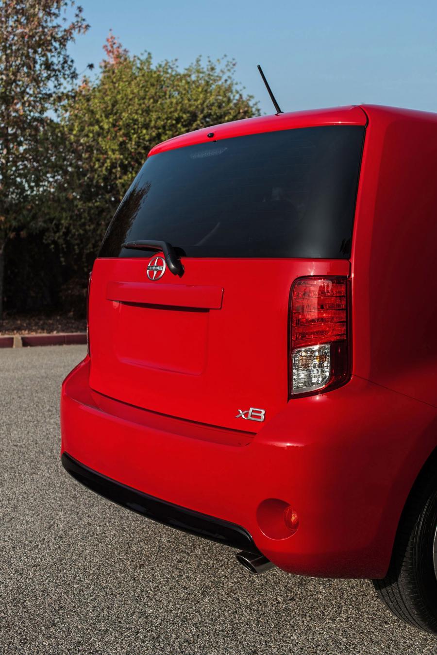 Детали экстерьера Scion xB 2014 года  (фото 21 из 25)